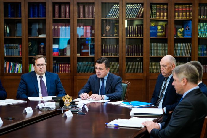 Андрей Воробьев обсудил на оперативном совещании подготовку к отопительному сезону и ограничения на работу мигрантов