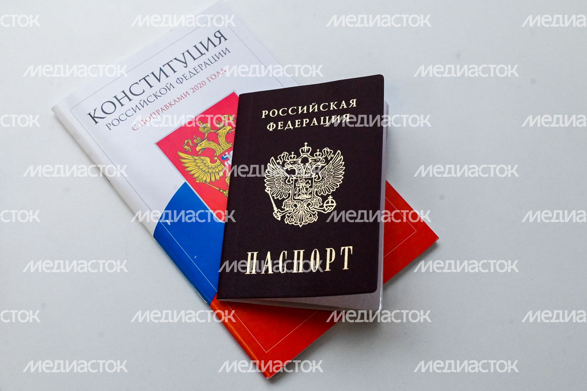 Вручение Губернатором Подмосковья паспортов Российской Федерации школьникам городского округа Королев