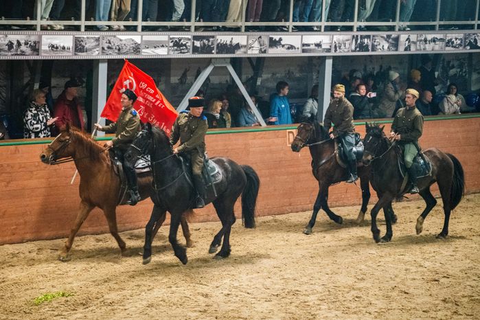 Конное представление «Наша весна! Наша Победа!» в парке «Патриот»