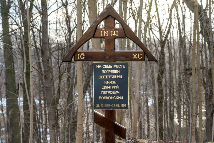 В усадьбе Суханово Ленинского округа весной
