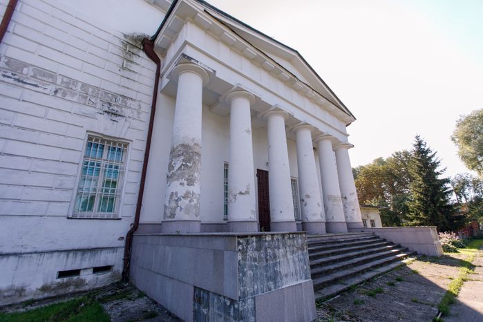 Домодедово. Церковь Архангела Михаила в Михайловском