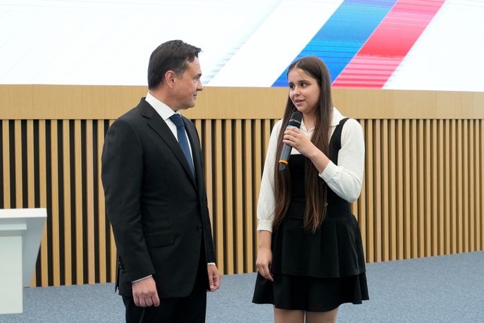 Андрей Воробьев вручил первые паспорта гражданина РФ юным жителям Подмосковья