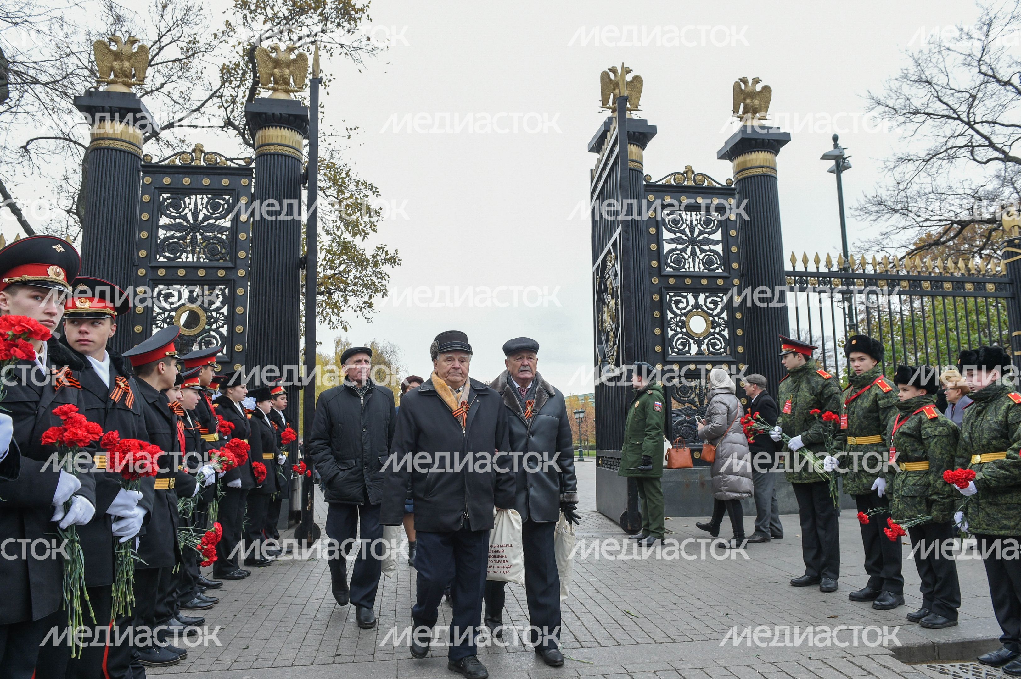 Торжественный марш в честь парада 1941 года на Красной площади в Москве