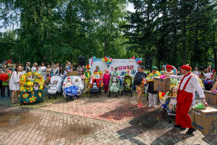 Парад колясок в сквере "Юбилейный" в Химках