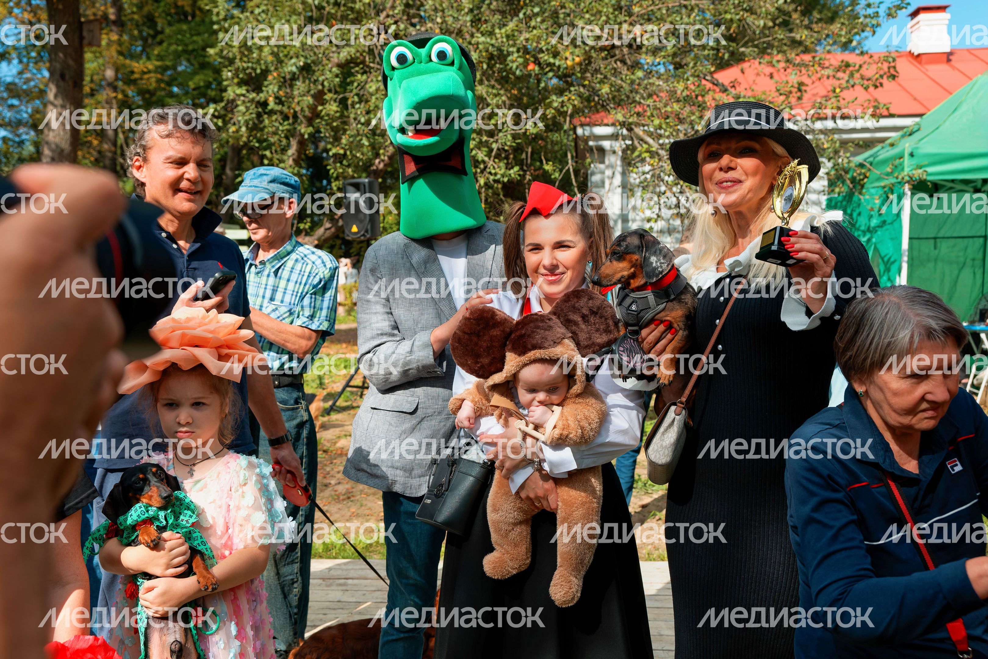 Фестиваль «Таксы Чехова» в Мелихово округа Чехов Фестиваль «Таксы Чехова» в Мелихово округа Чехов