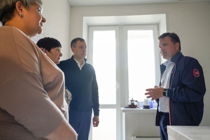 Андрей Воробьев поздравил с новосельем жителей нового МКД в Лыткарино