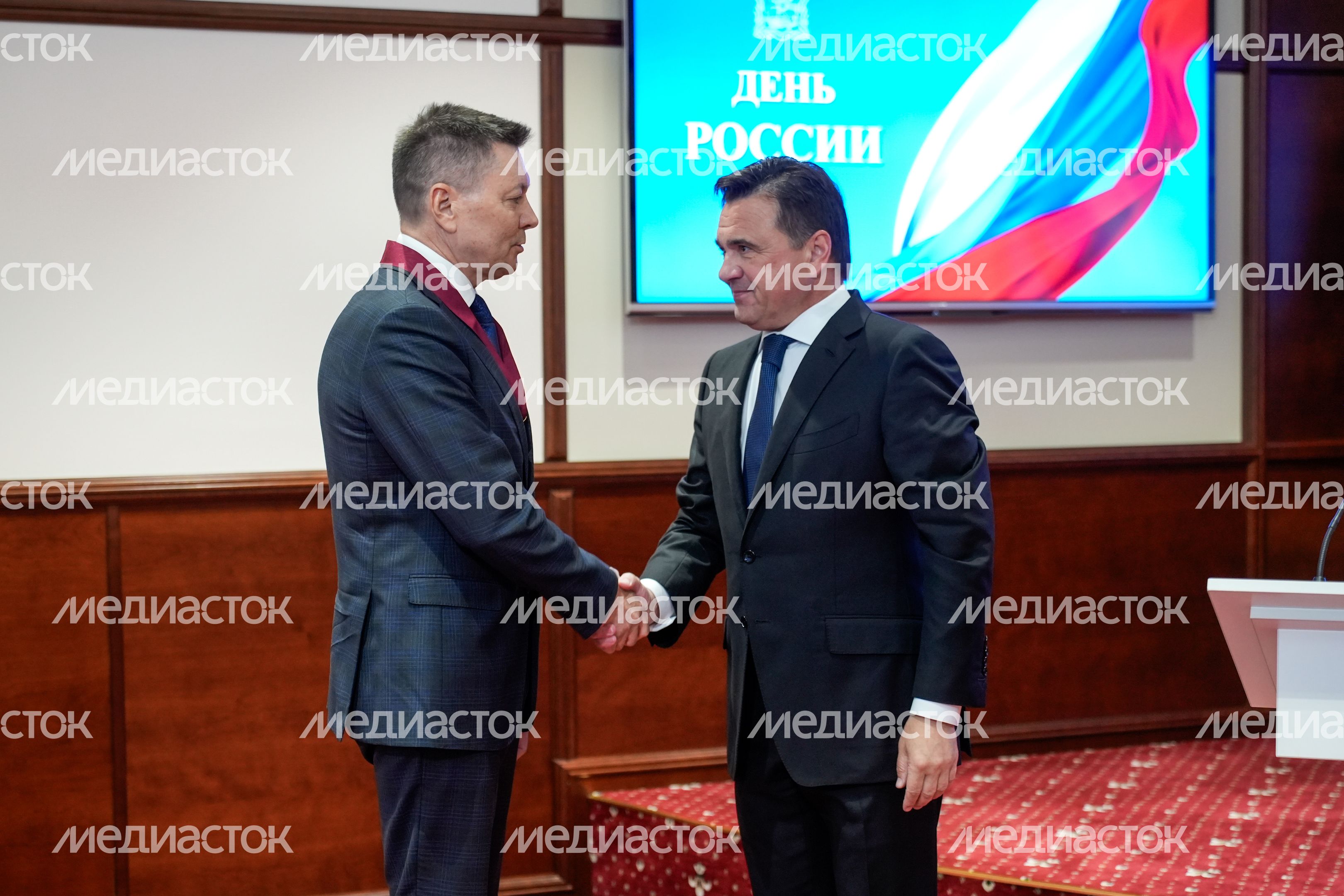 Андрей Воробьев вручил орден "За заслуги перед Московской областью" I степени Олегу Кононенко
