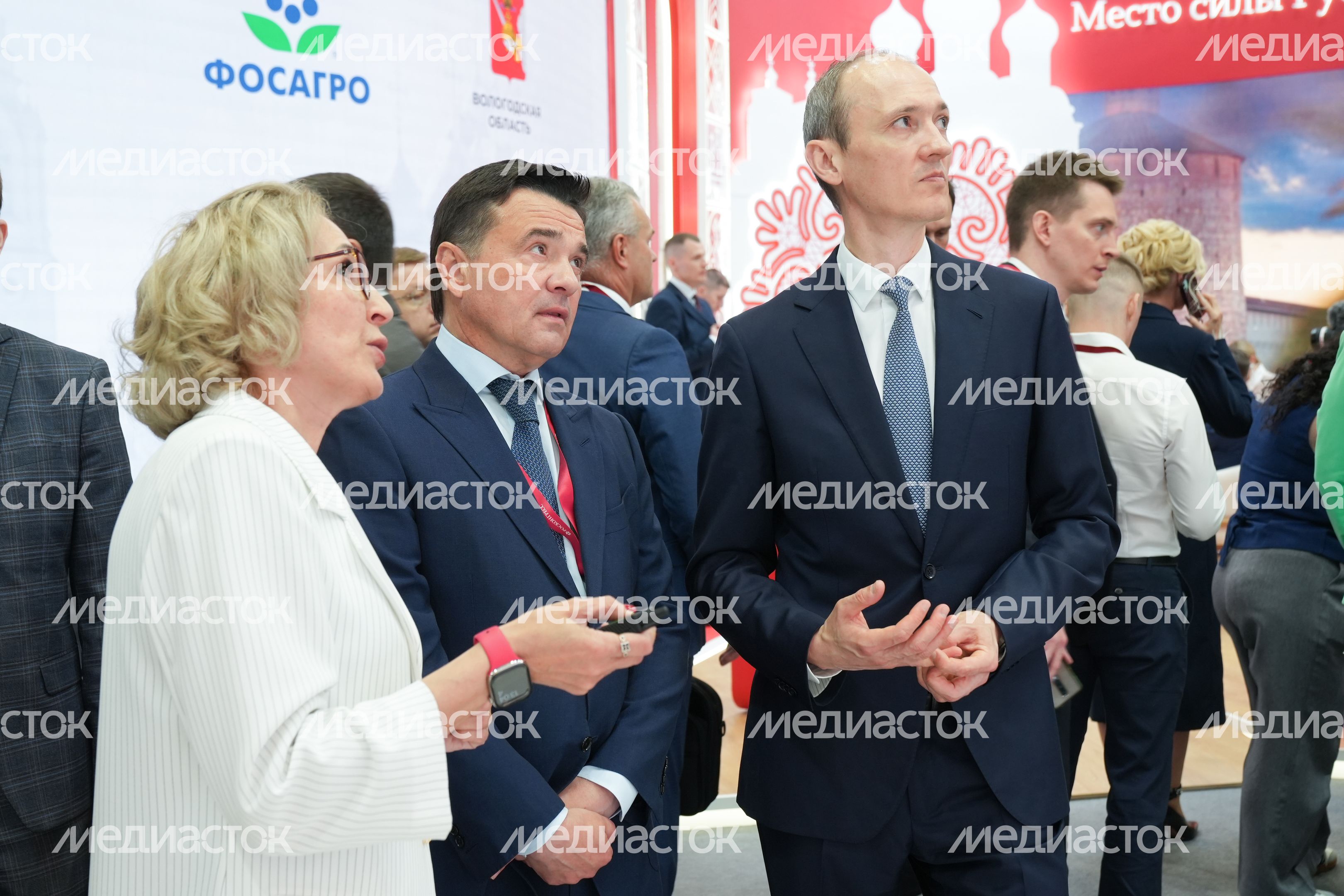 Дмитрий Григоренко посетил подмосковный стенд на ПМЭФ-2026