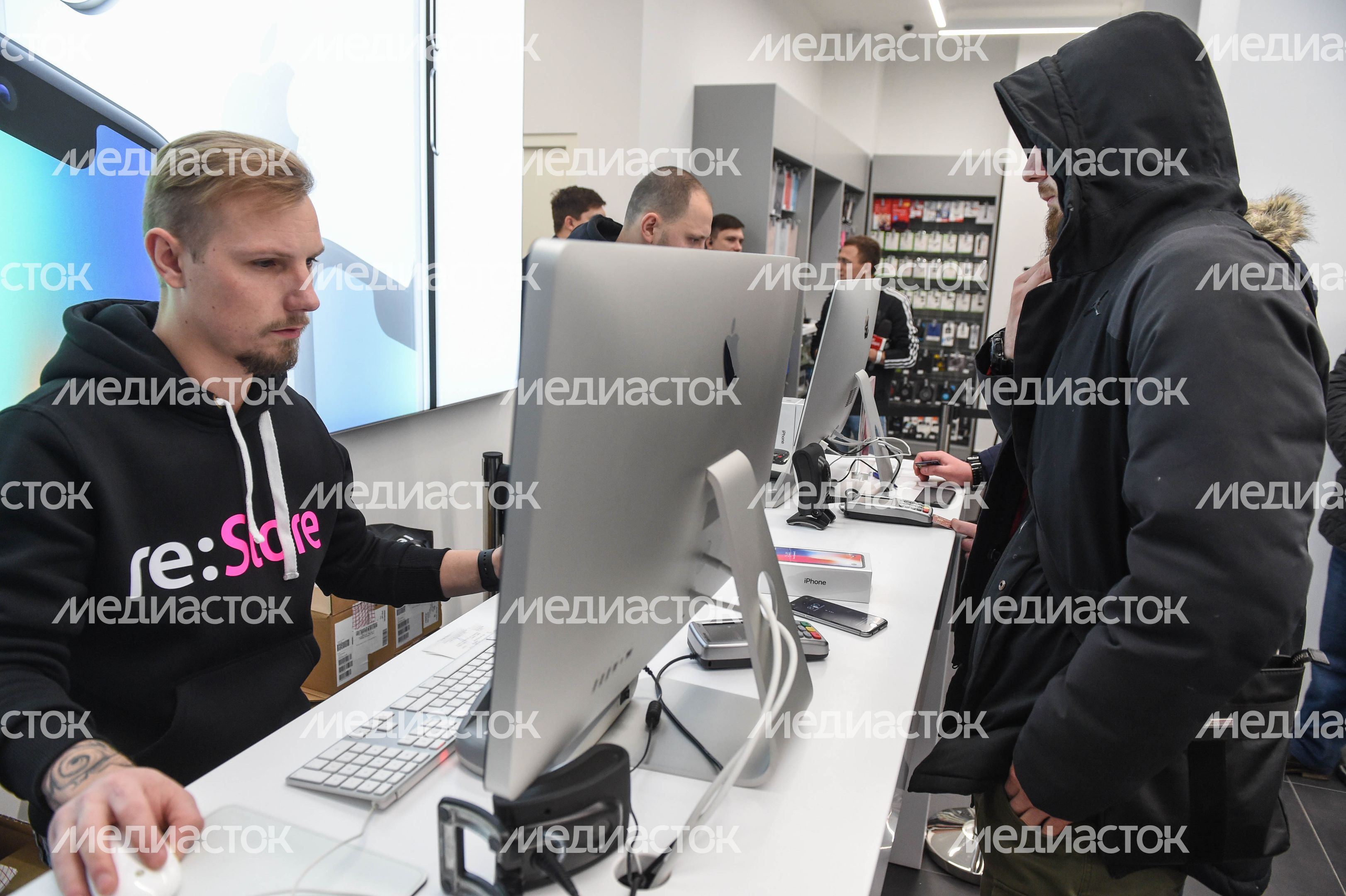 Старт продаж iPhone X в Москве