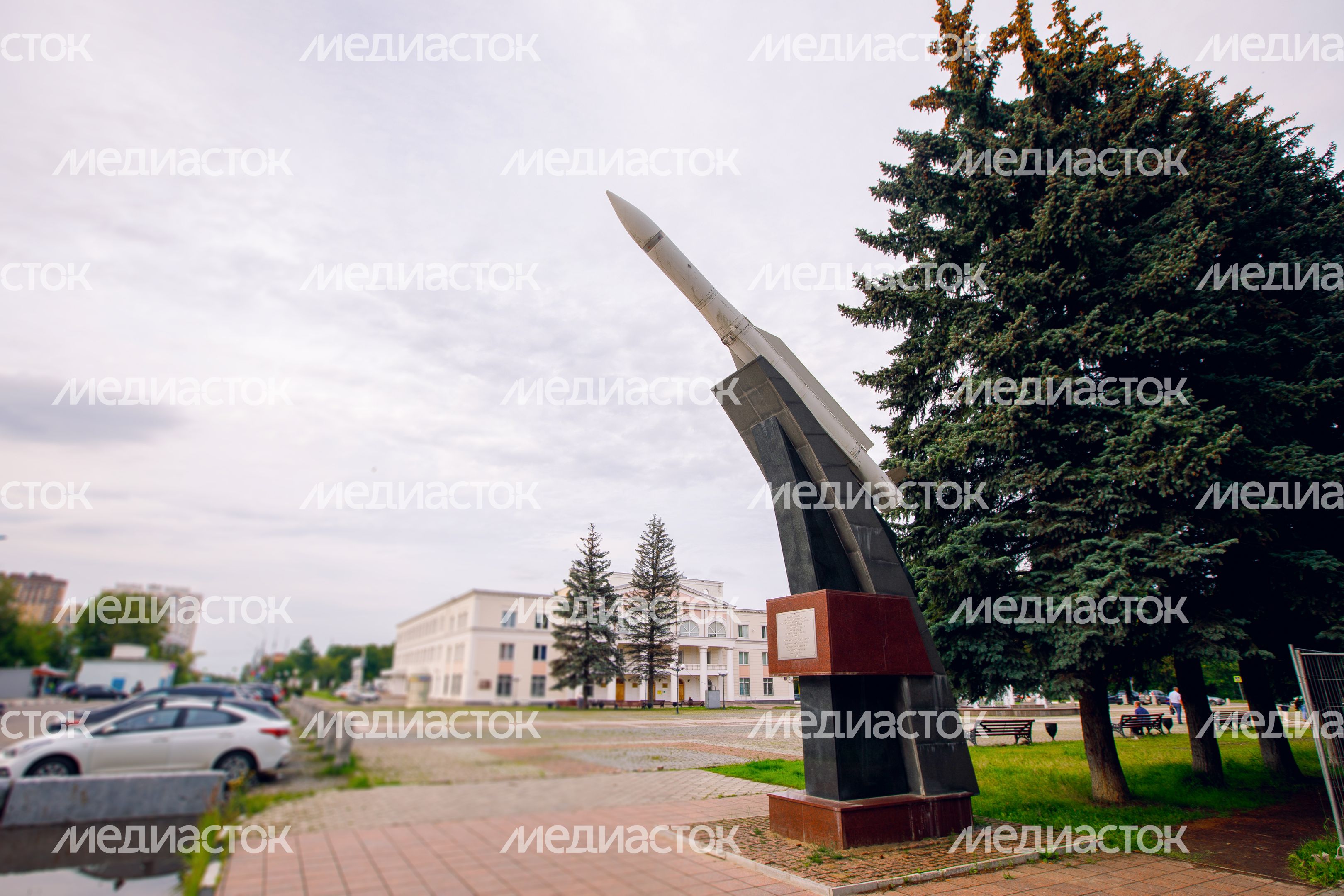 Долгопрудный. Памятник-ракета Долгопрудный. Памятник-ракета