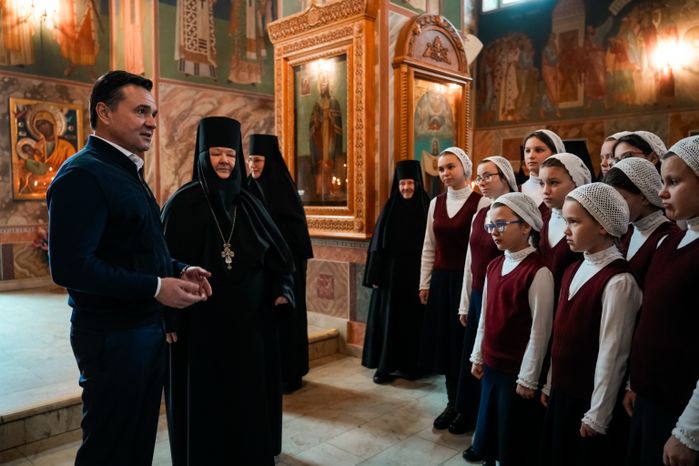 Андрей Воробьев навестил воспитанниц детского приюта-пансиона при Покровском Хотьковском женском монастыре