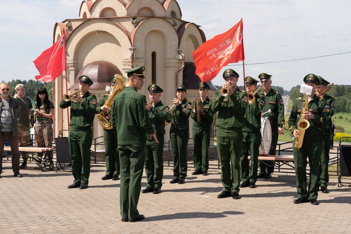Перезахоронение солдат ВОВ в деревне Ельня