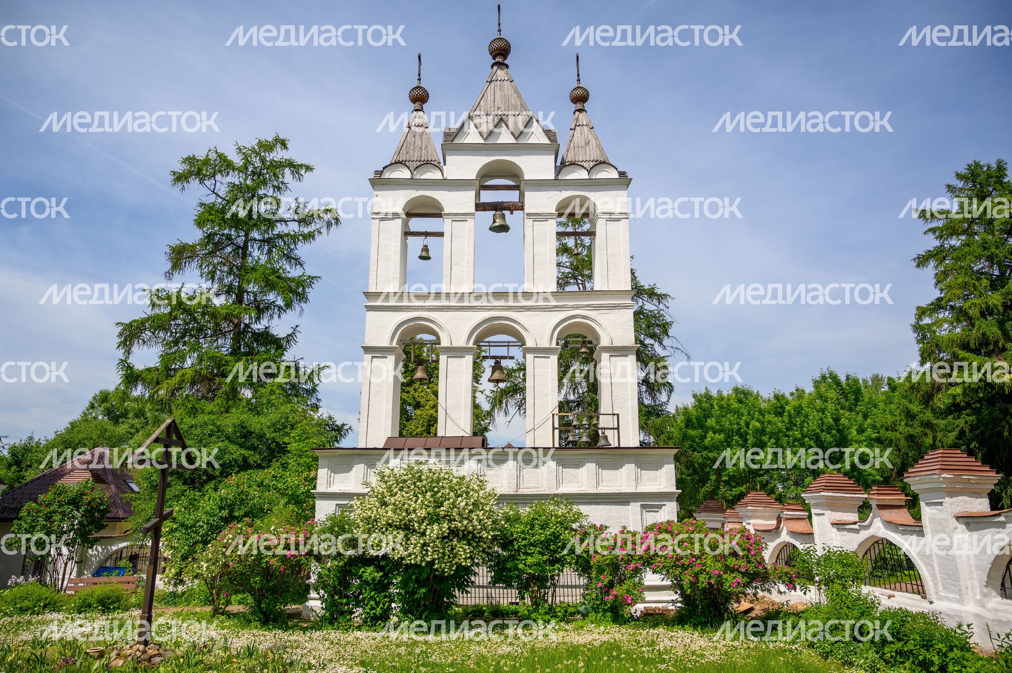 Колокольня Спасо-Преображенской церкви в поселке Большие Вяземы Одинцовского округа Колокольня Спасо-Преображенской церкви в поселке Большие Вяземы Одинцовского округа