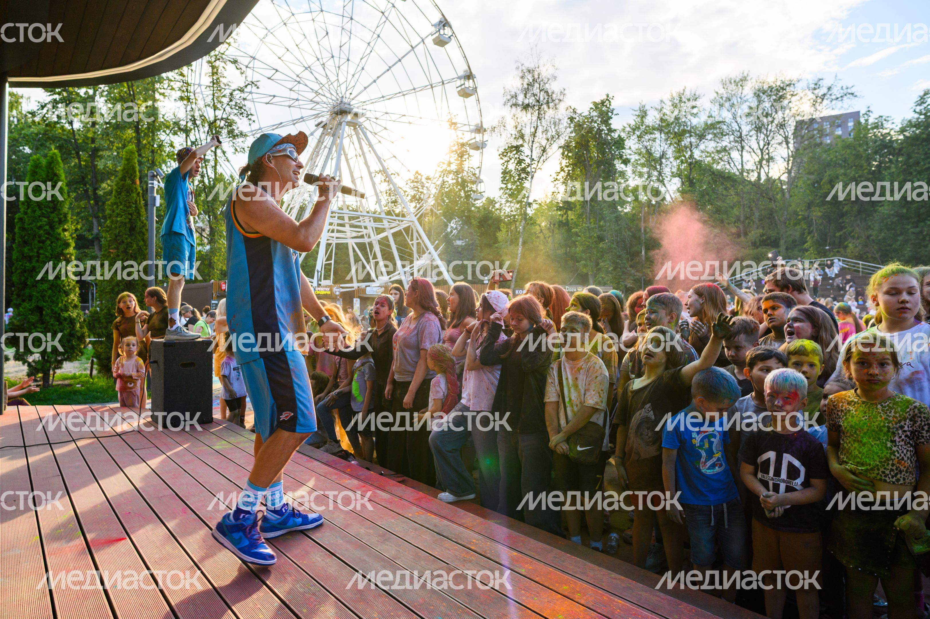 Фестиваль красок Holi Dance в Наташинском парке в Люберцах Фестиваль красок Holi Dance в Наташинском парке в Люберцах