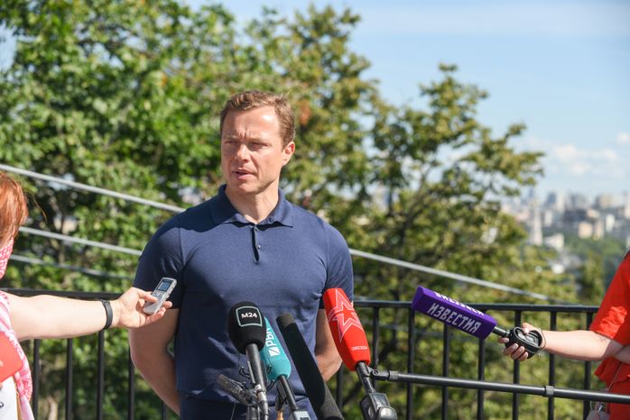 Запуск аттракциона зиплайн на территории Воробьевых гор в Москве
