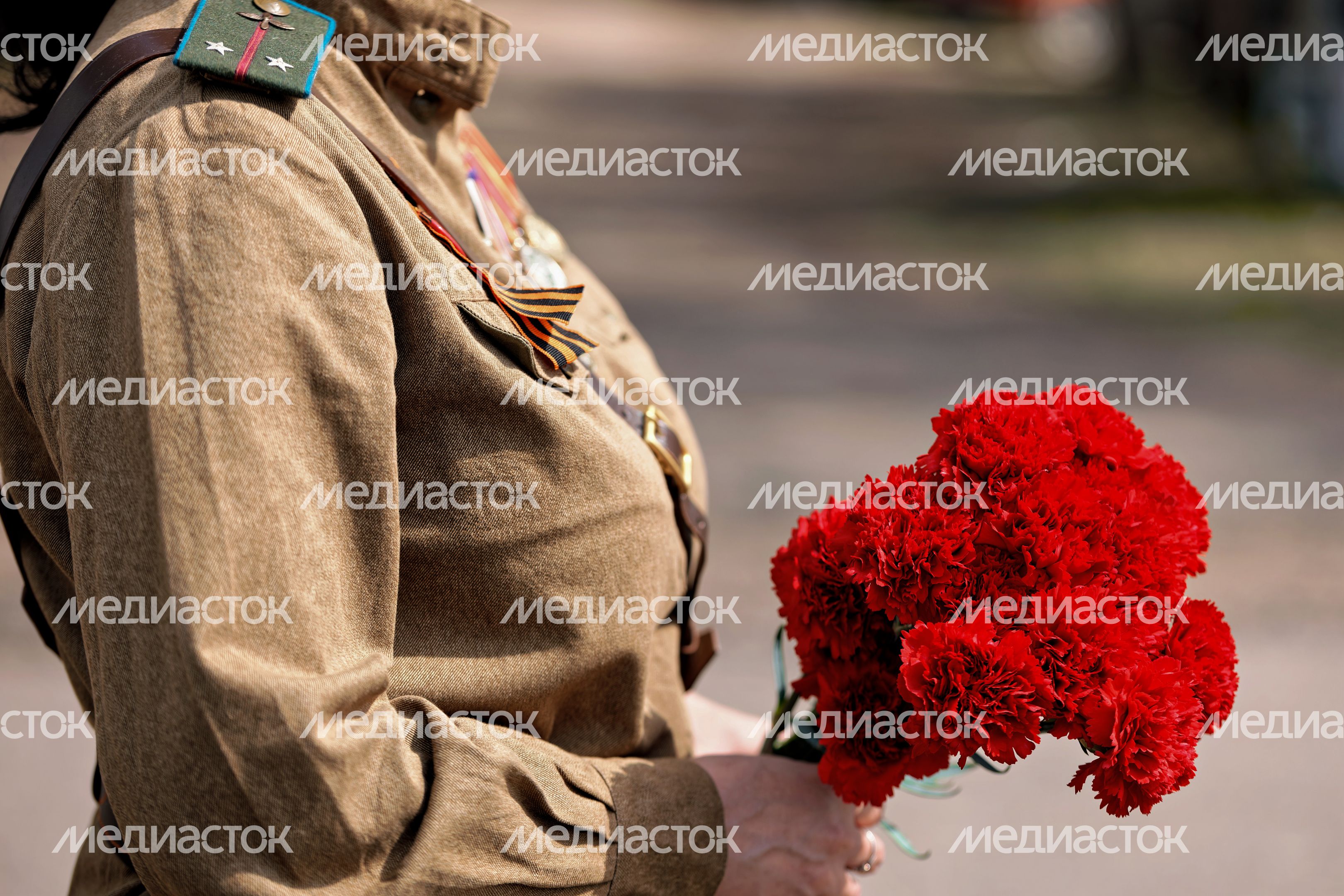 Патриотическое воспитание: возложение цветов к памятнику летчикам в аэроклубе ВВС Одинцовского округа ко Дню Победы Патриотическое воспитание: возложение цветов к памятнику летчикам в аэроклубе ВВС Одинцовского округа ко Дню Победы