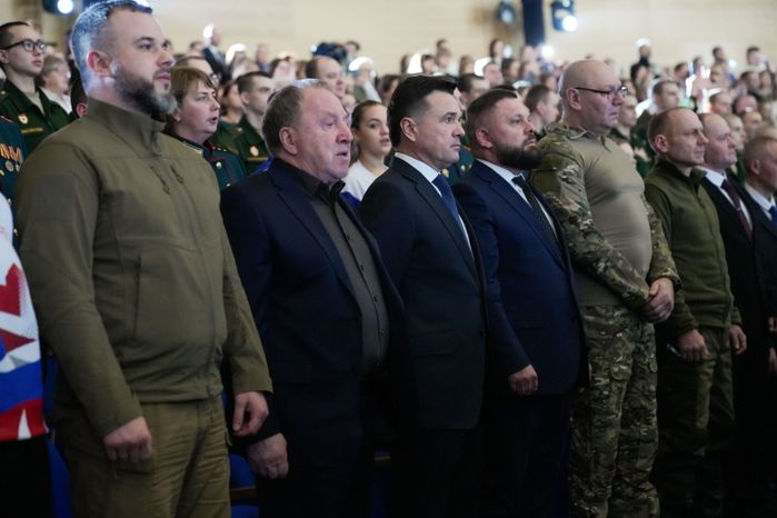 Андрей Воробьев наградил лауреатов премии "Мы рядом. Доброе дело"