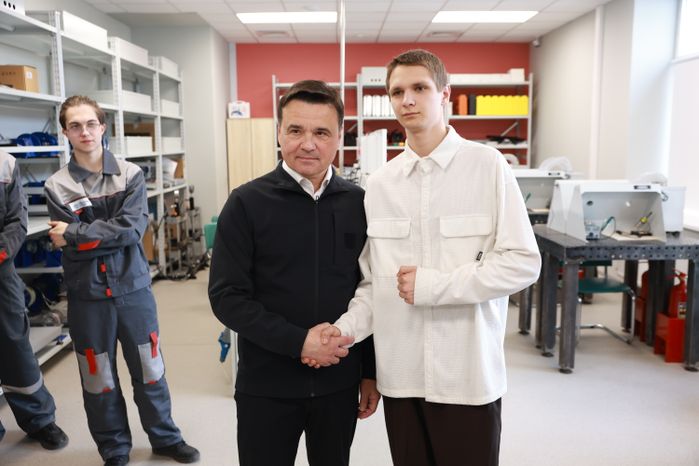 Андрей Воробьев пообщался со студентами и преподавателями Щелковского колледжа