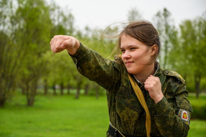 Военно-патриотическая игра «Юнармия, вперед!», посвященная Дню Победы, в Горках Ленинских