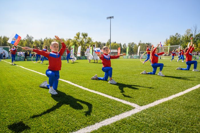 Легенды футбола обыграли сборную Лобни в проекте «Выходи во двор»