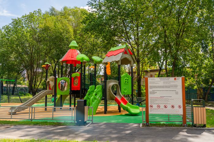 Новая дворовая игровая площадка на улице Мирной, 25 в Лобне