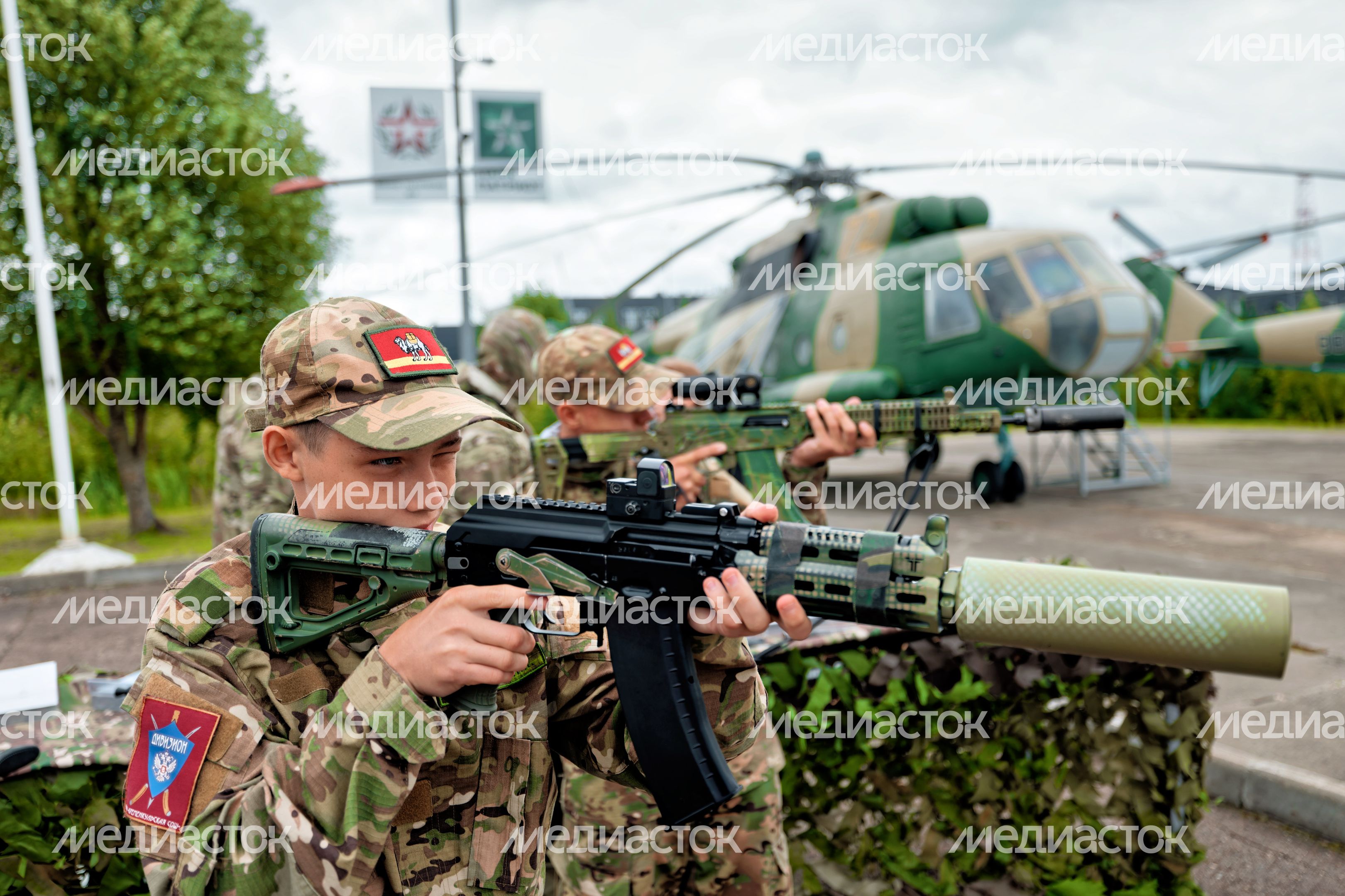 Военно-спортивная игра «Юнавиа» для молодежи в Центре военно-тактических игр парка «Патриот» Одинцовского округа