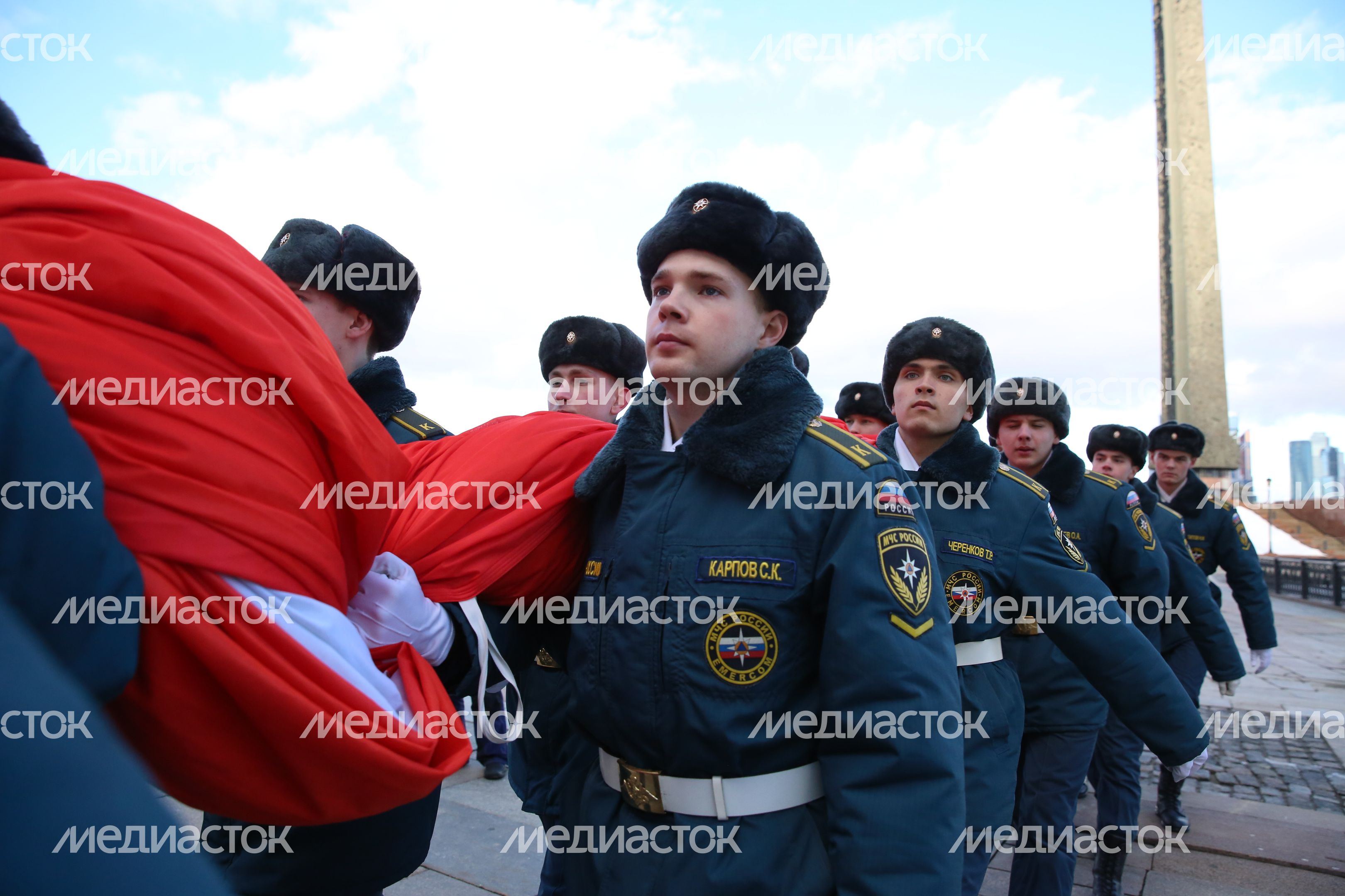 Акция «Знамя Победы» на Поклонной горе в Москве