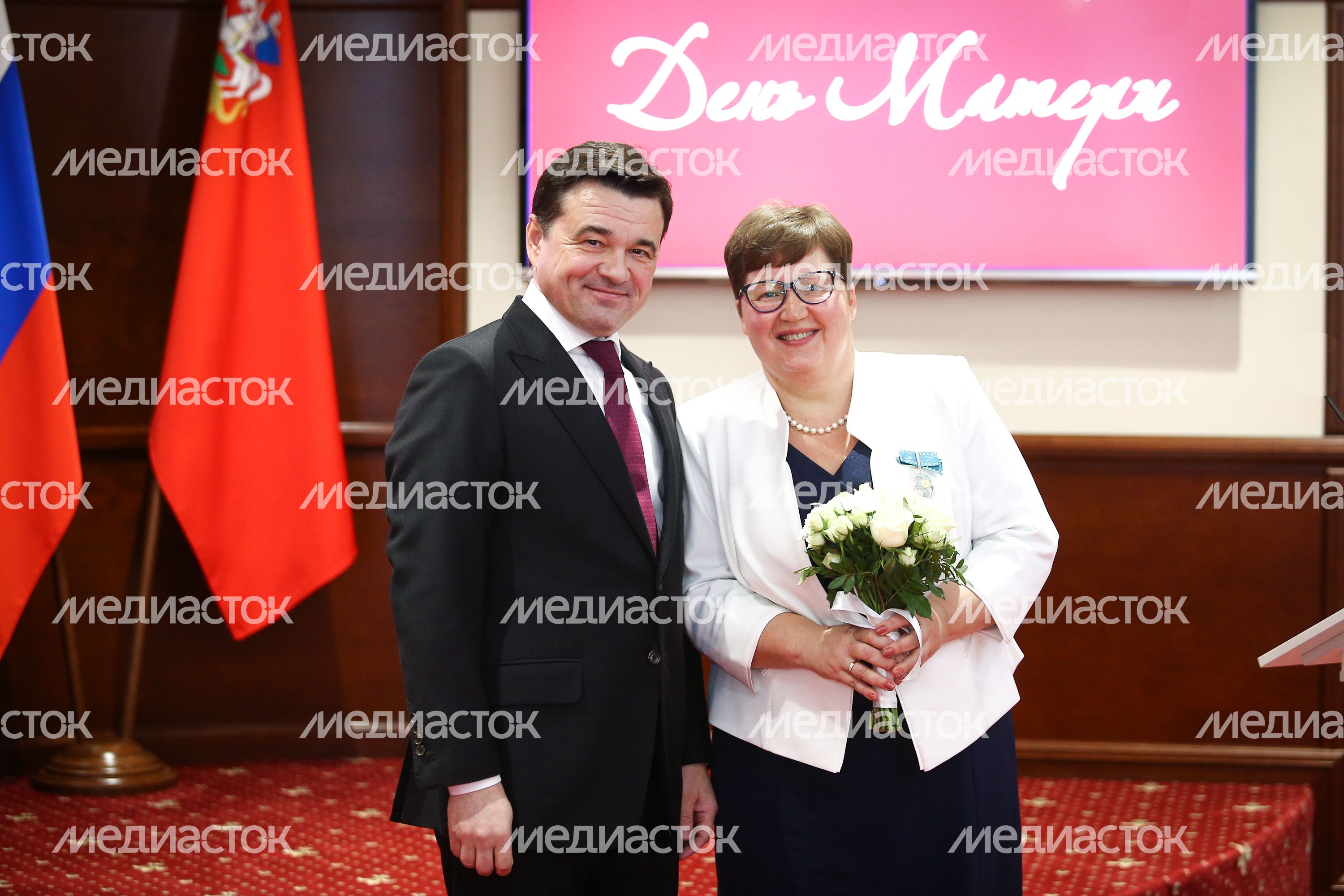 Поздравление Губернатором Московской области женщин Подмосковья с Днем матери
