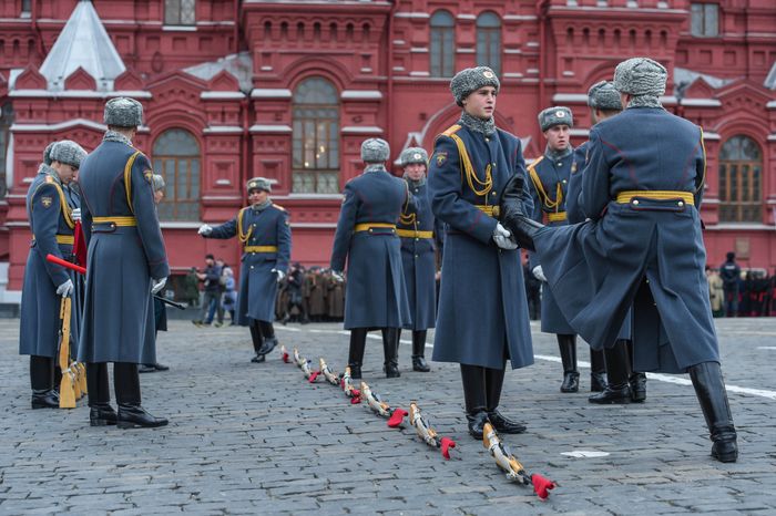 Торжественный марш в честь парада 1941 года на Красной площади в Москве