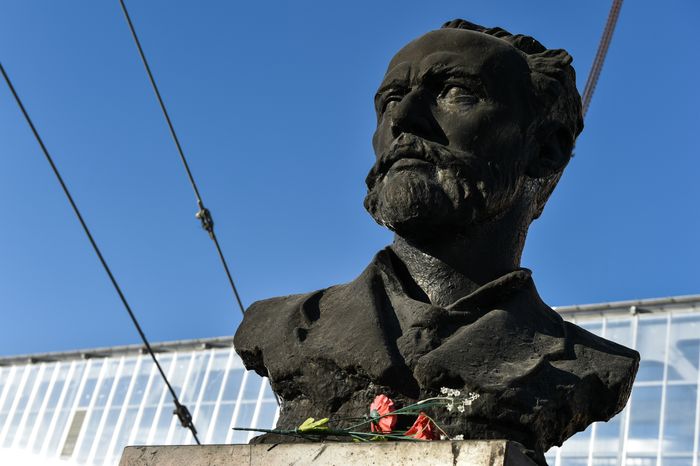 Памятник Чайковскому в Клину