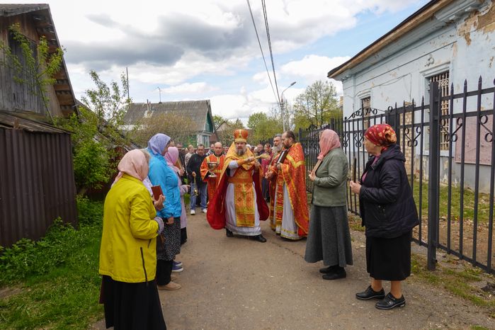 Водружение креста на Борисоглебскую церковь в Рузе