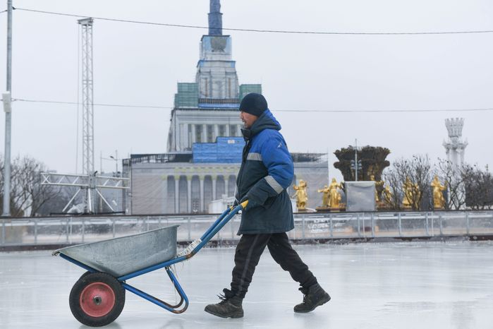 Заливка катка на ВДНХ