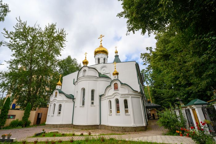 Храм Пантелеймона Целителя на территории Центральной районной больницы в Пушкино