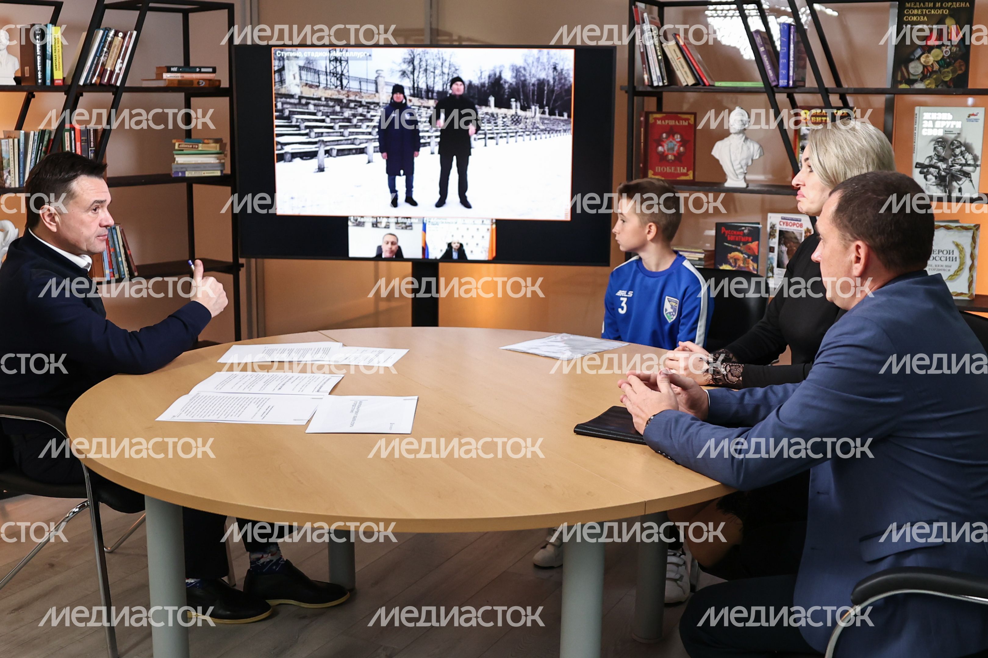 Андрей Воробьев встретился с жителями Ступино Оксаной Буркашевой и Вадимом Степиковым