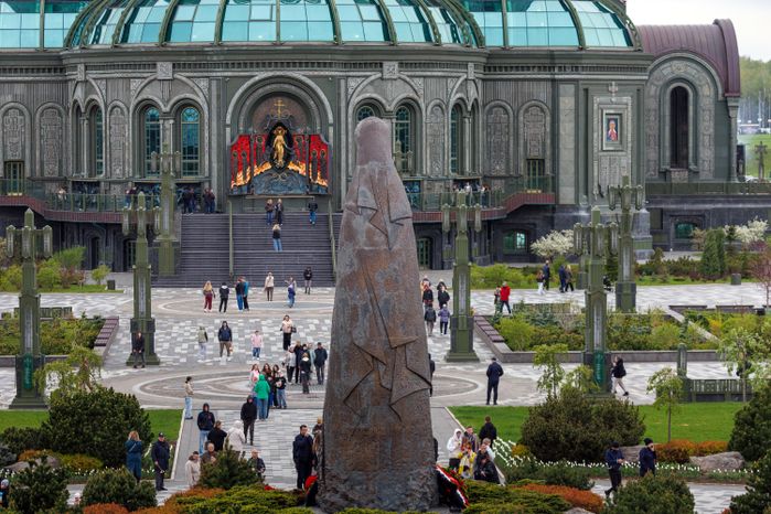 Мемориал «Матерям победителей» у Главного храма ВС РФ в Центральном парке «Патриот» Одинцовского округа