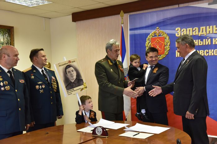 Вручение удостоверения к награде «Орден Красной Звезды» прадеду губернатора Подмосковья