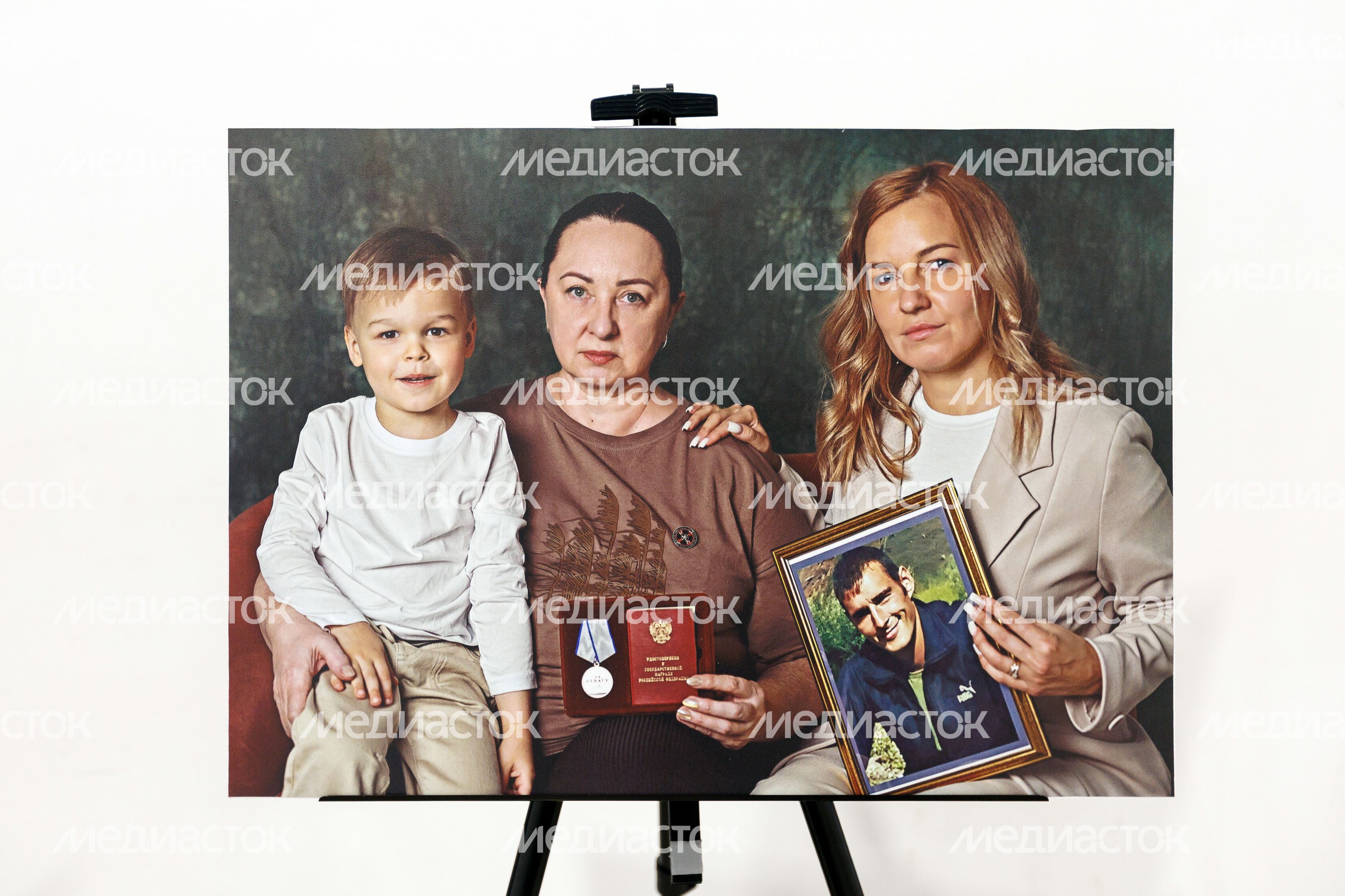 Фотовыставка «Семья Героя» о семьях участников СВО из Химок Фотовыставка «Семья Героя» о семьях участников СВО из Химок