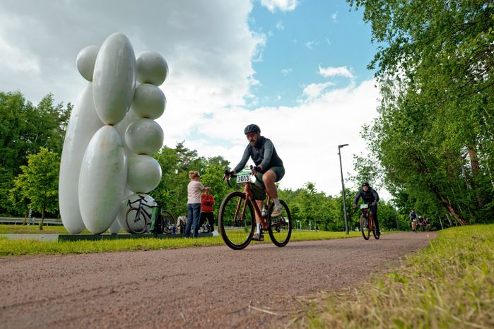 Первый велозаезд серии Gran Fondo Gravel Race в парке Малевича Одинцовского округа у арт-объекта Стабильная композиция»