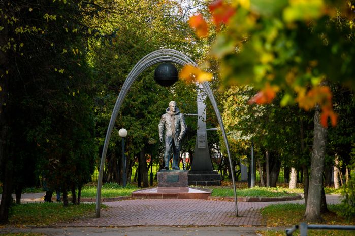 Краснознаменск. Памятник космонавту Герману Титову