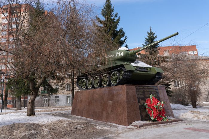 Памятник-танк Мать-Родина