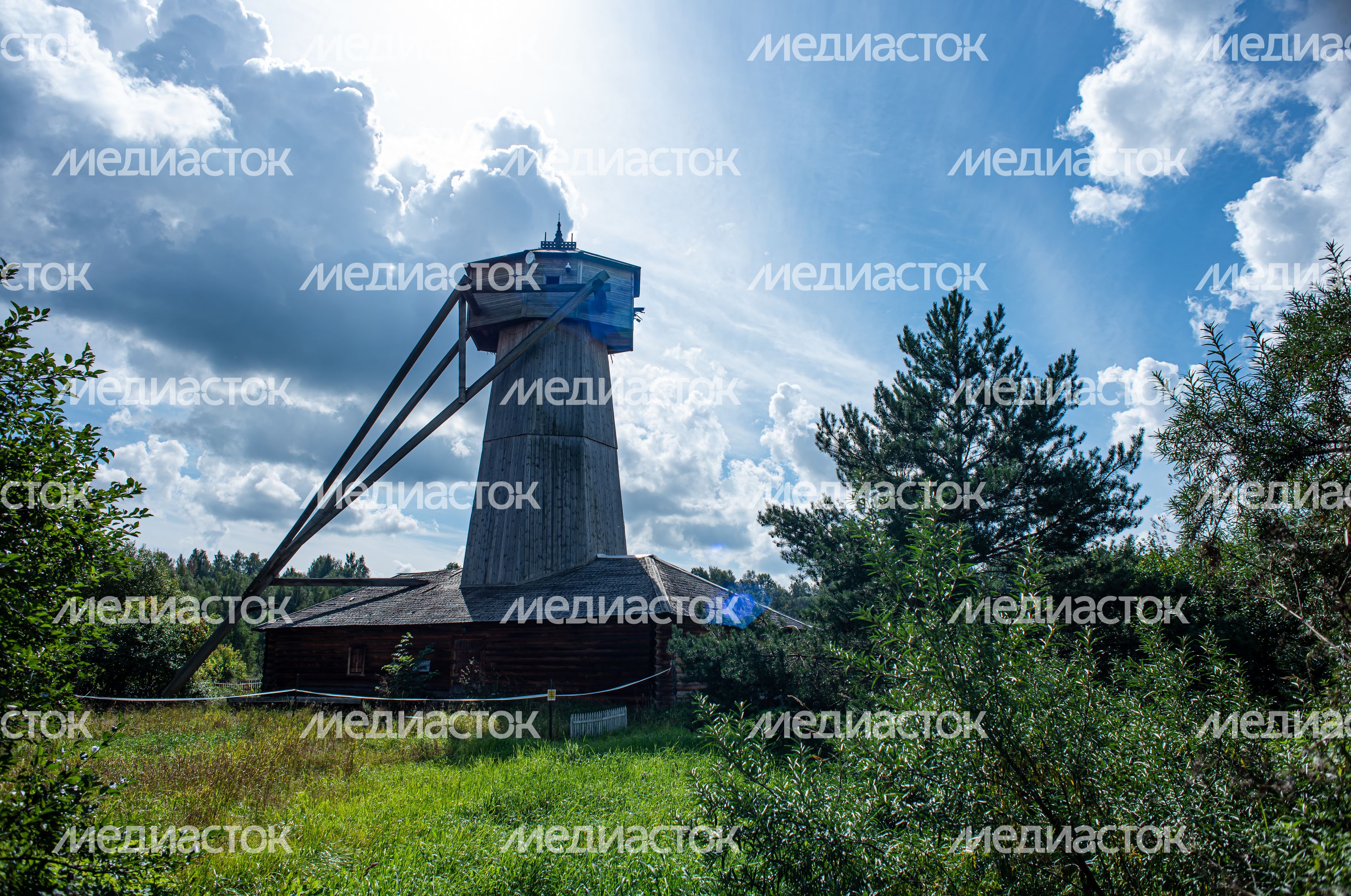 Летние виды музея деревянного зодчества