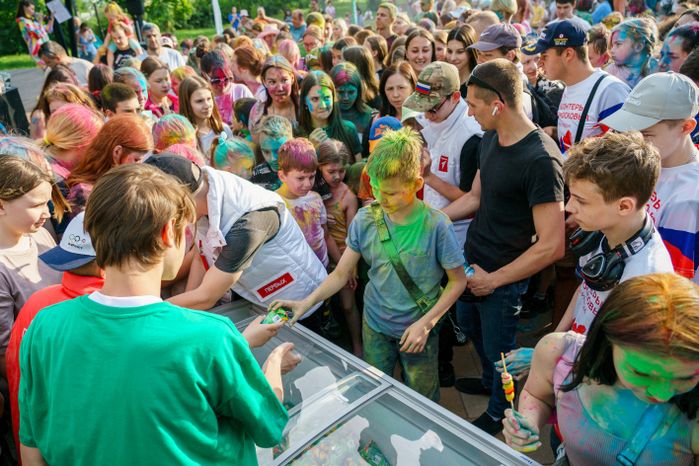 Акция "Бесплатное мороженое от губернатора" в День защиты детей в Люберцах