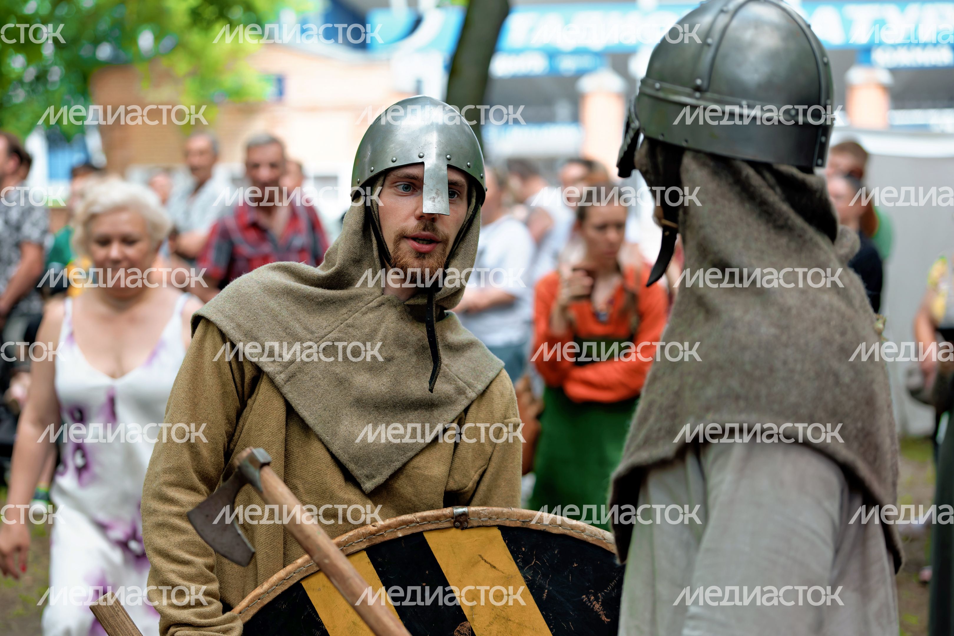 Показательный бой рыцарей на Фестивале исторической реконструкции «Наследие предков-2026» в Раменском парке Показательный бой рыцарей на Фестивале исторической реконструкции «Наследие предков-2026» в Раменском парке