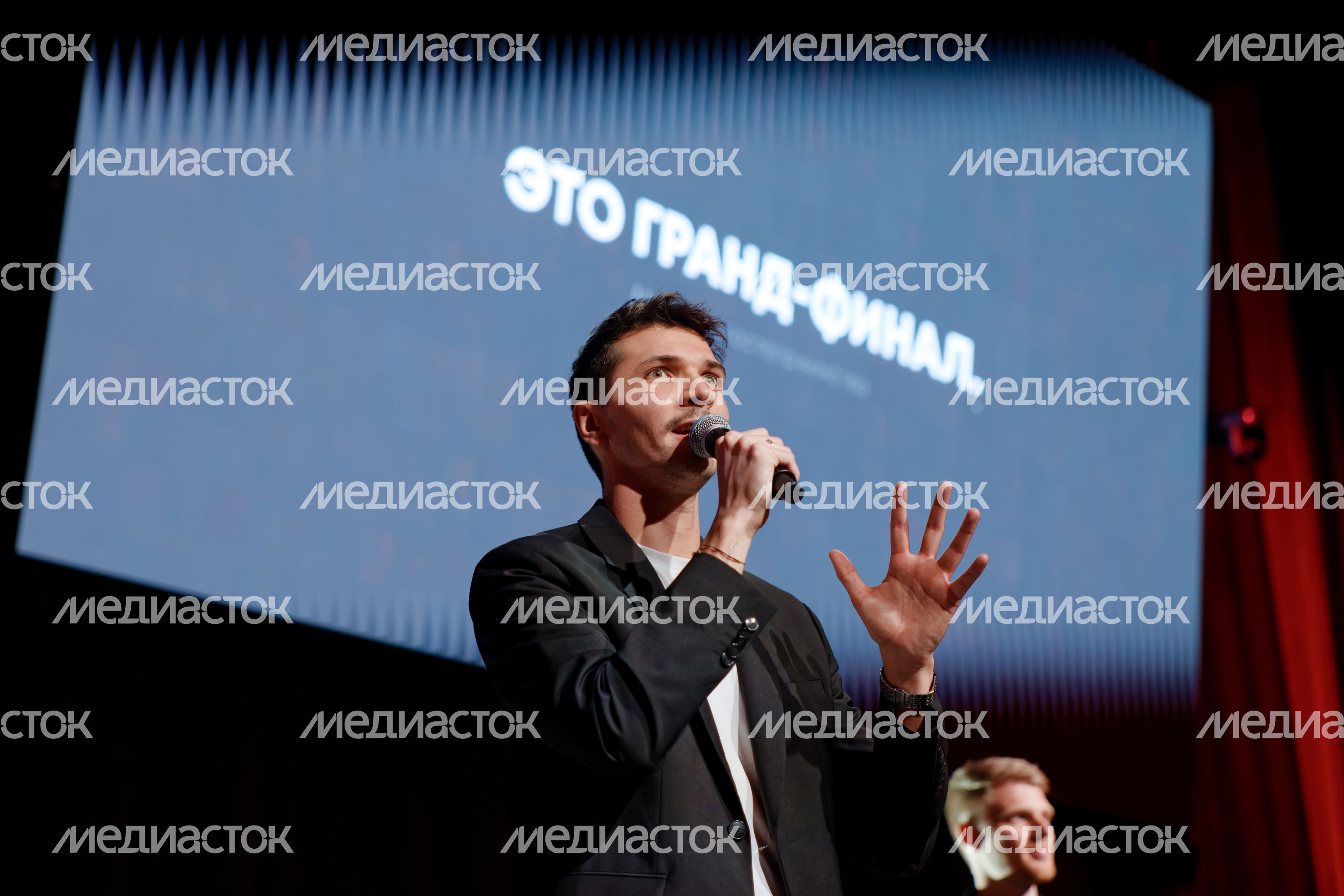 Руководитель проекта «Мастера гостеприимства» Богдан Кондратов на гранд-финале конкурса Руководитель проекта «Мастера гостеприимства» Богдан Кондратов на гранд-финале конкурса
