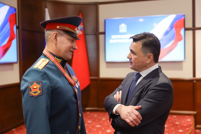 Андрей Воробьев наградил участников СВО, спасателей, врачей и росгвардейцев