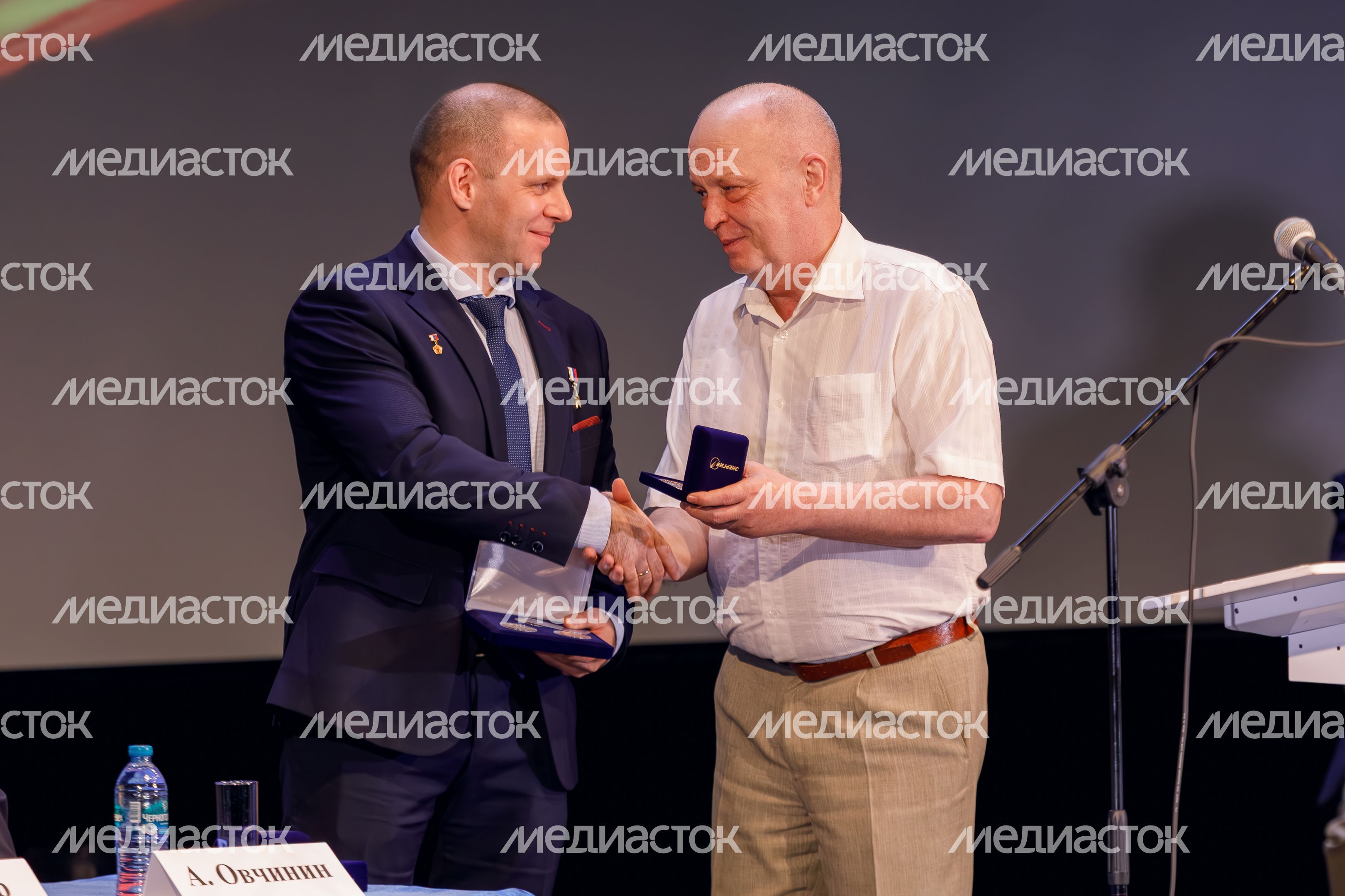 Космонавт Иван Вагнер на торжественном собрании в Доме космонавтов Звездного городка Космонавт Иван Вагнер на торжественном собрании в Доме космонавтов Звездного городка