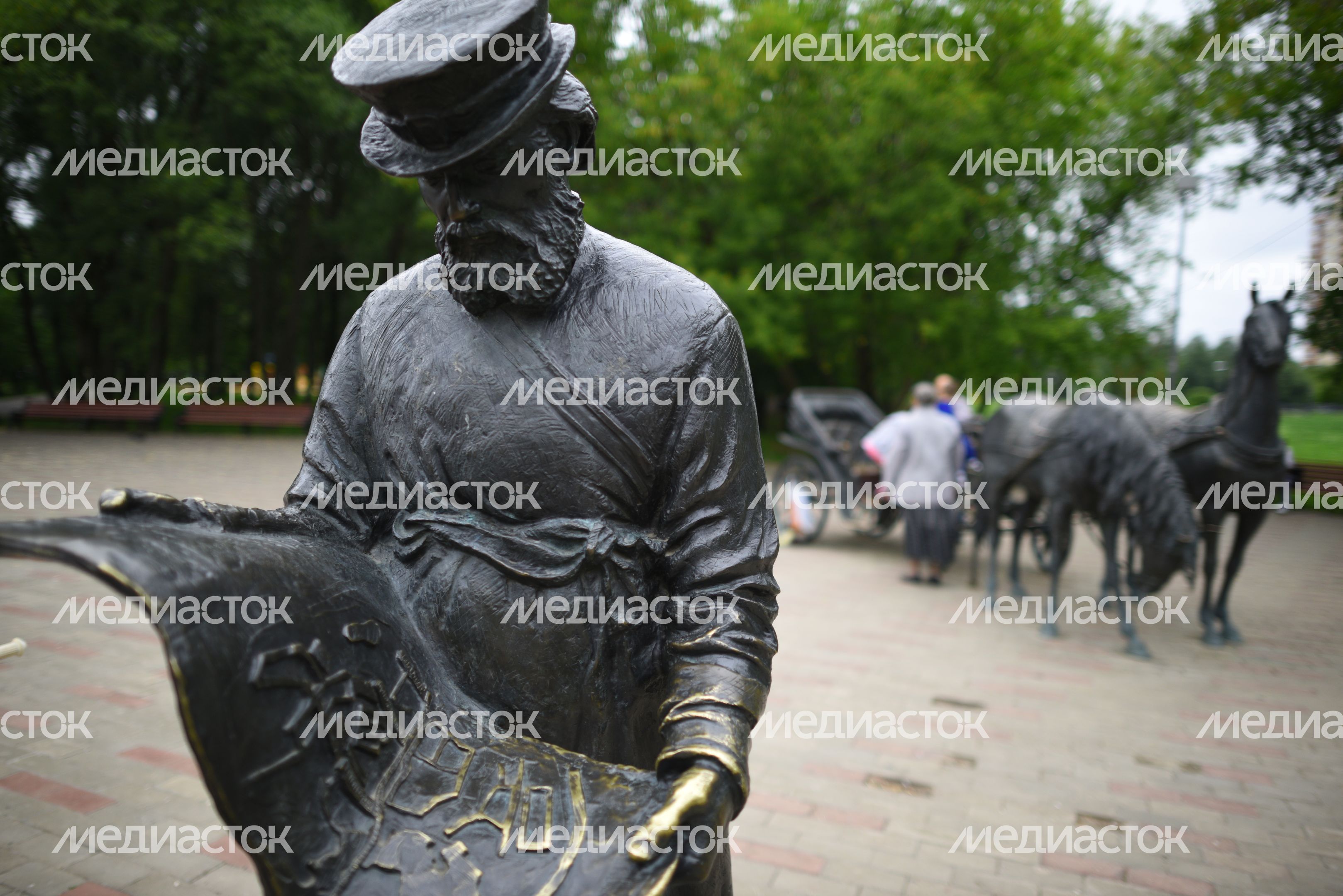 Скульптурная композиция «Ямщик и двойка лошадей» в Долгопрудном
