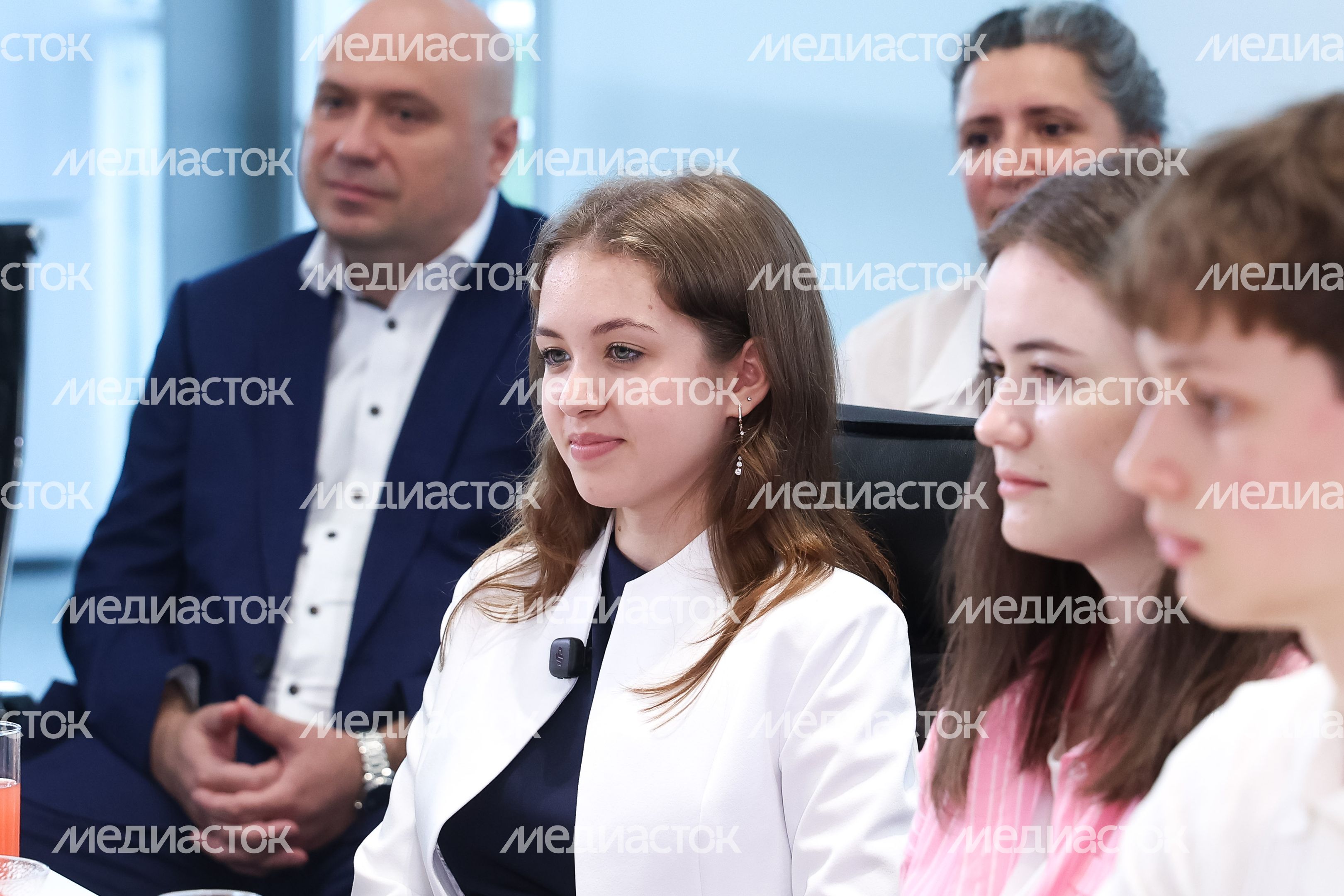 Андрей Воробьев поздравил подмосковных школьников, показавших отличные результаты на ЕГЭ