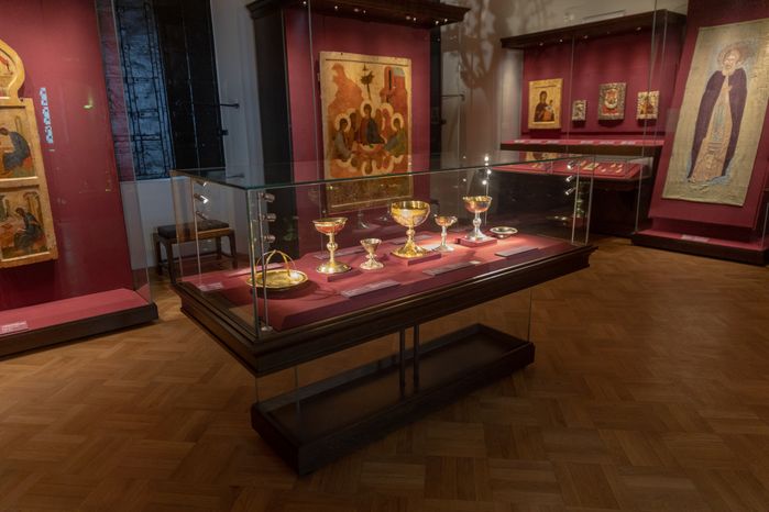 Ризница. Экспозиция Реликвия и сокровища Троице-Сергиева монастыря XI-XVII веков