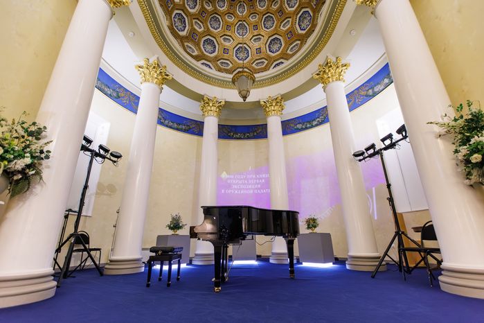 Музыкальный зал в колоннаде музея-заповедника «Архангельское»
